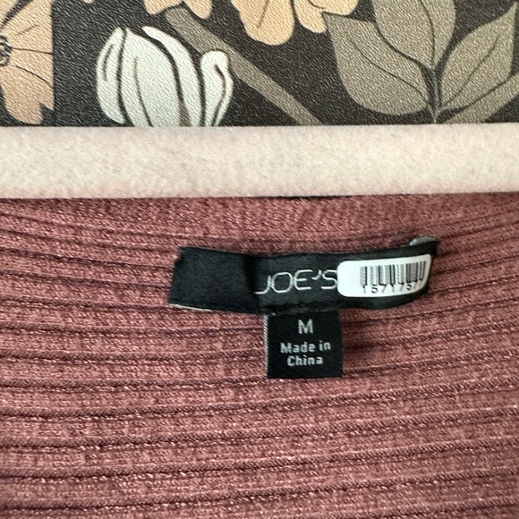 Joe's Jeans Colbie Cross Front Top size medium - Picture 4 of 7